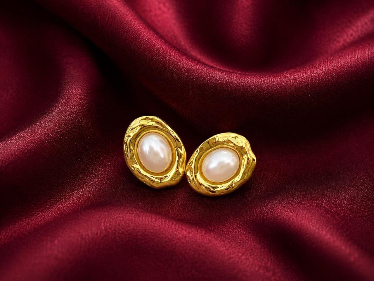 Solene Pearl Studs