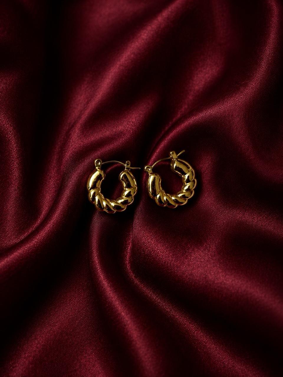 Cordelia Hoops